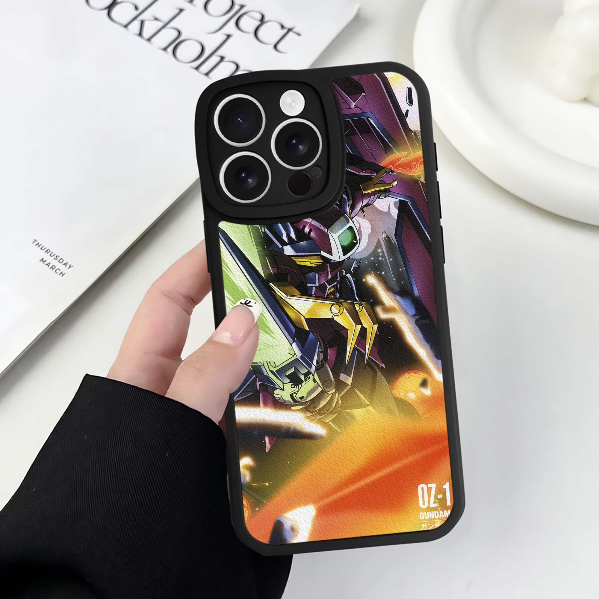 （画像用） 機動戦士ガンダム Mobile Suit Gundam 【iPhone 16シリーズ対応】シリコンスマホケース（レザー調） 材質：シリコン